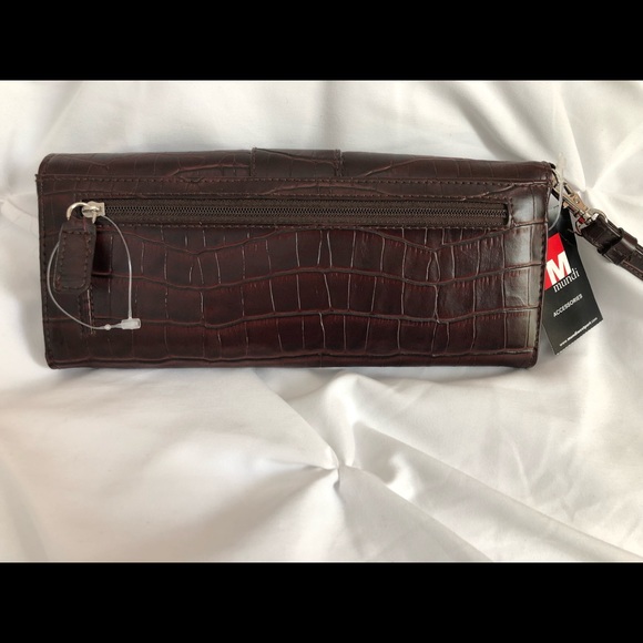 MUNDI Wide Buckle Clutch Wristlet || Burgundy - Picture 9 of 10